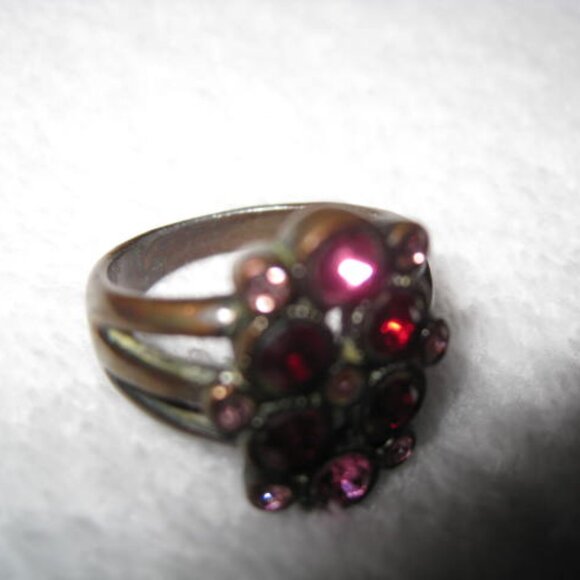 Gold Tone Ring w/ Glass Stones Vintage Size 7 - Picture 6 of 16